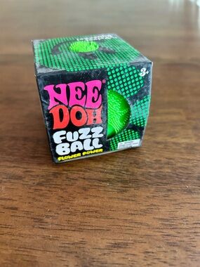 Needoh Flower Power Fuzz Ball - Green